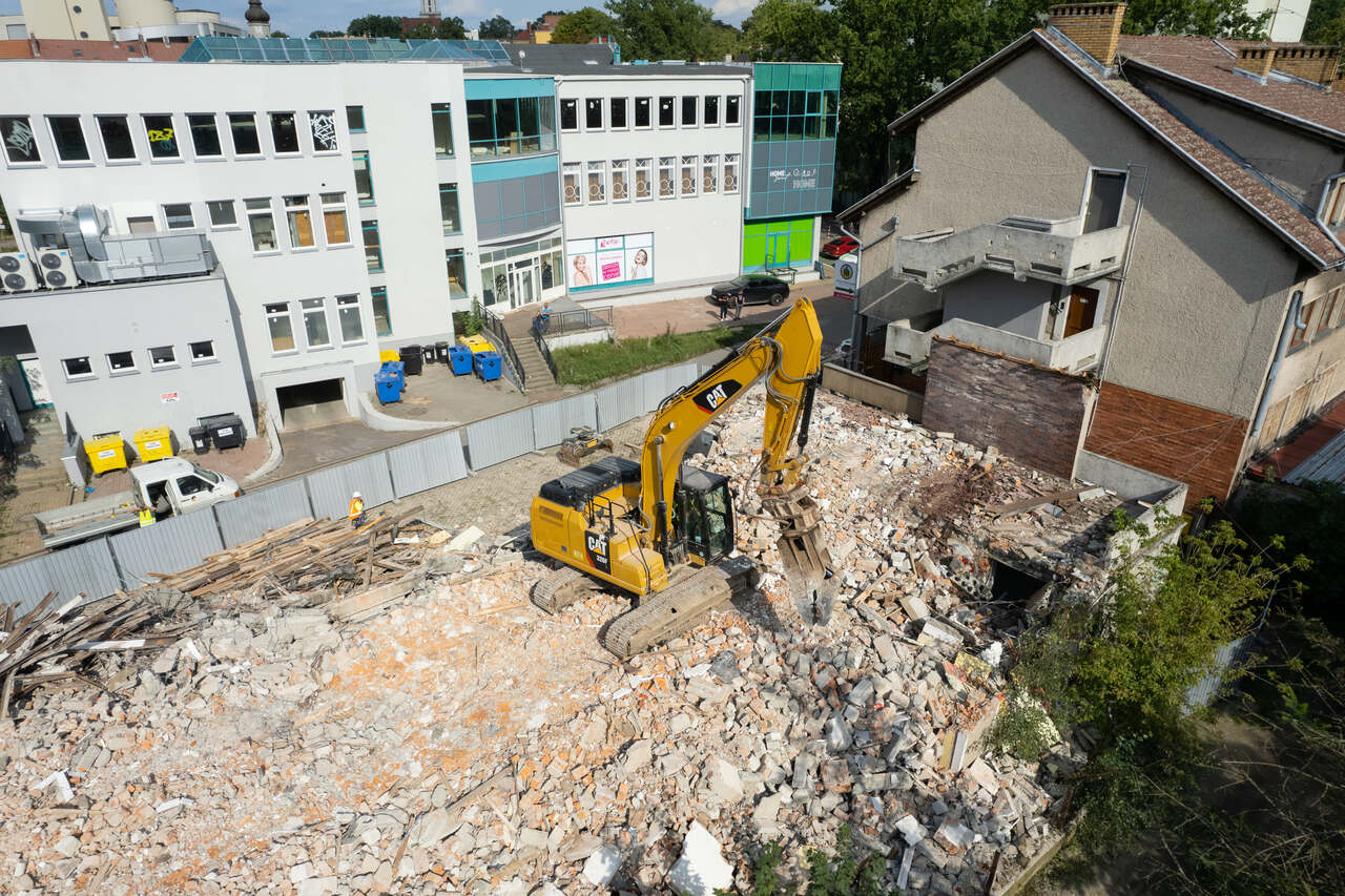 1 (3)_Easy-Resize.com